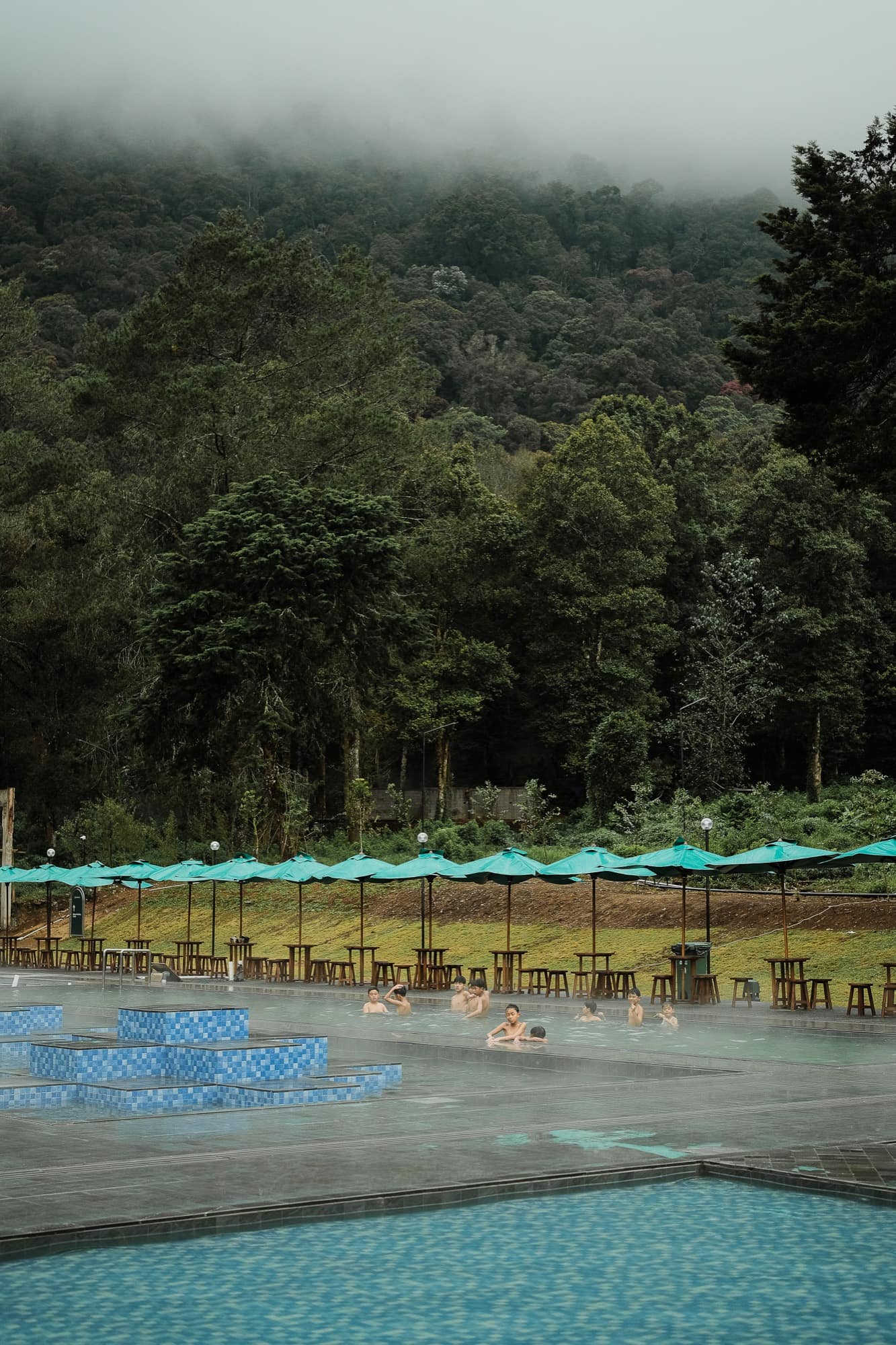 Teras yoga matahari terbit