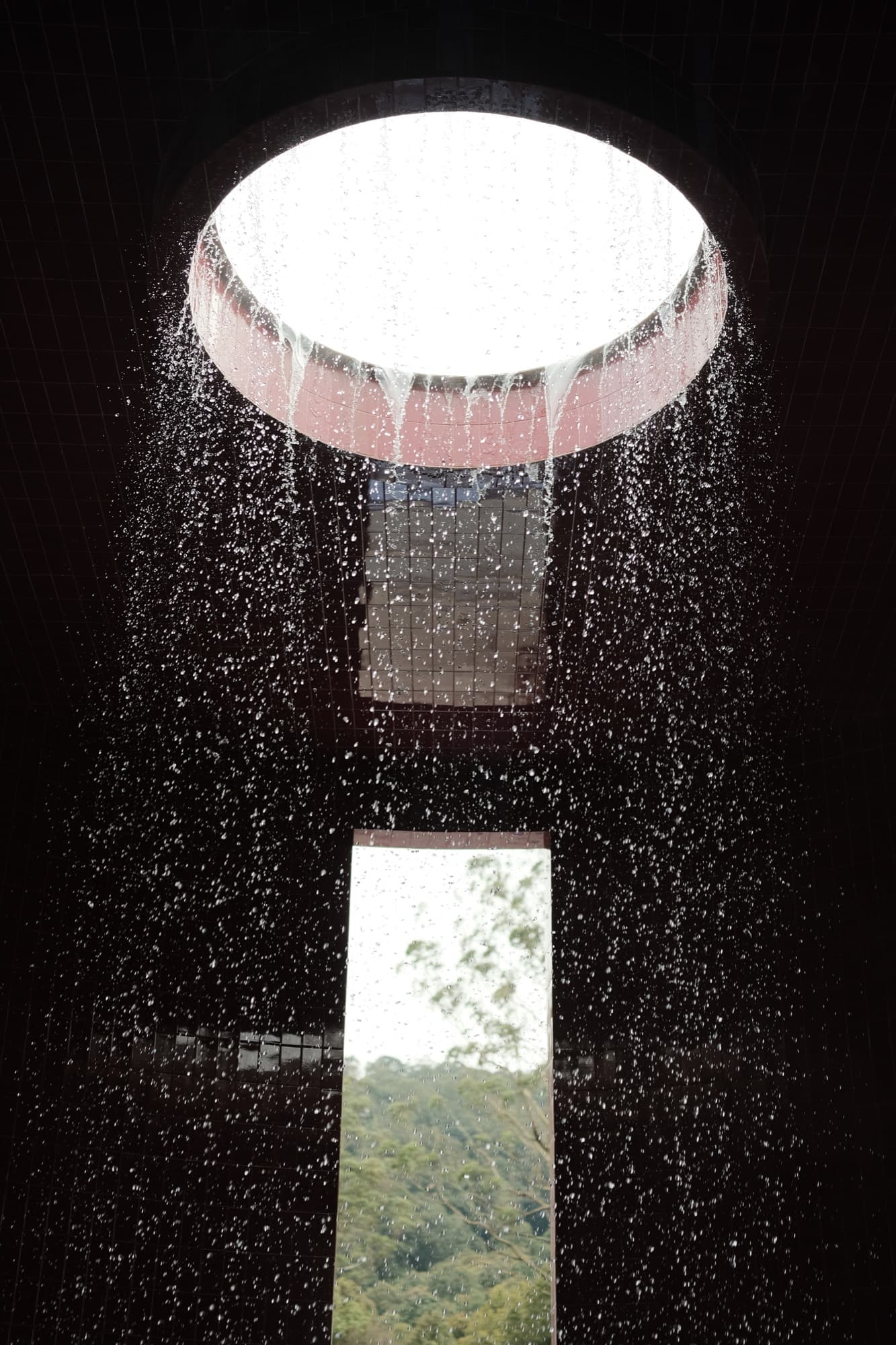 Hujan, Uap & Ketenangan: Pengalaman Shower Khas Kami