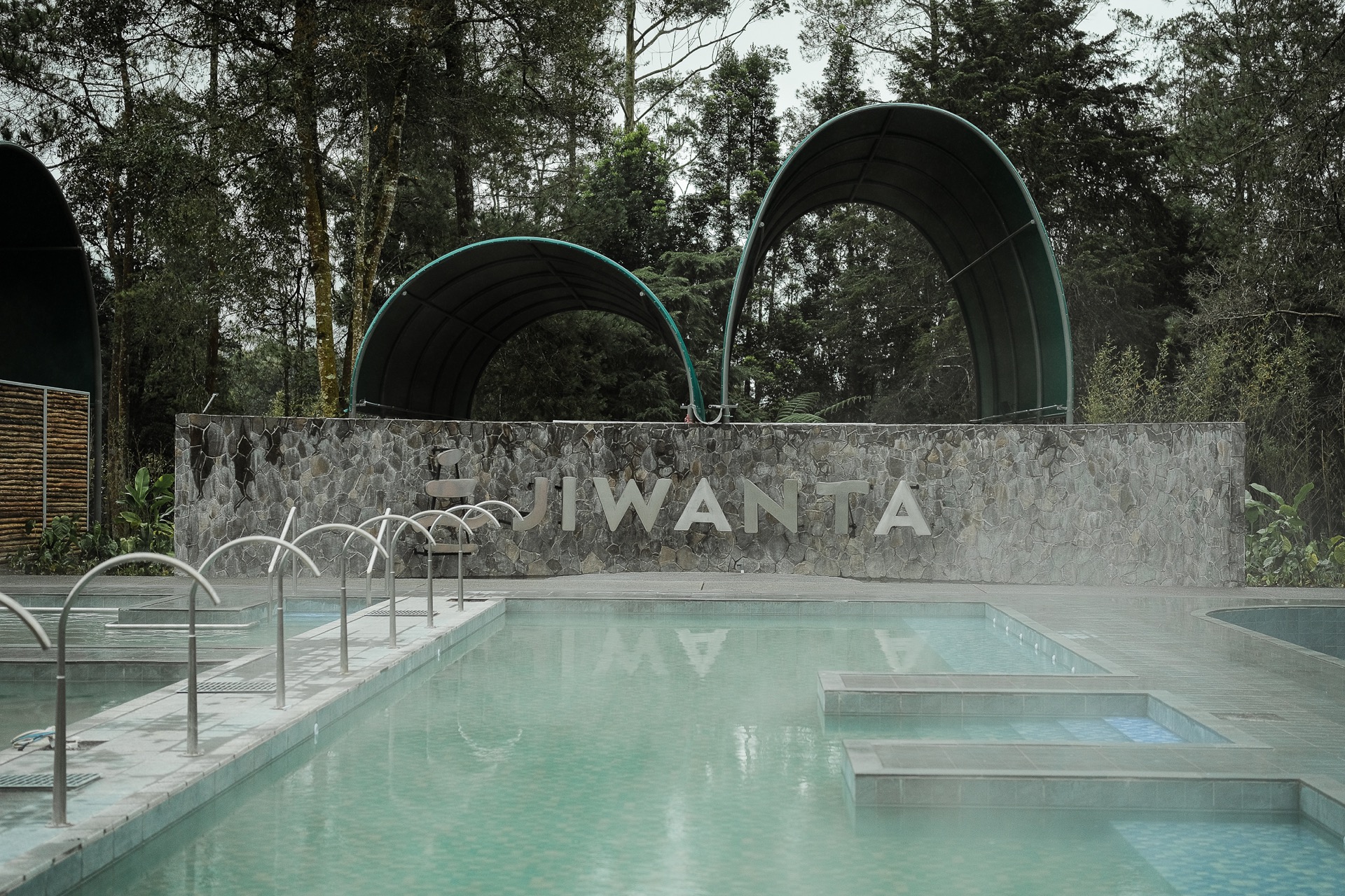 Infinity pool at the Jiwanta sanctuary