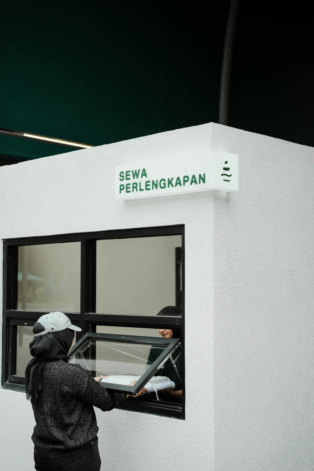 Jiwanta equipment rental service counter for guests