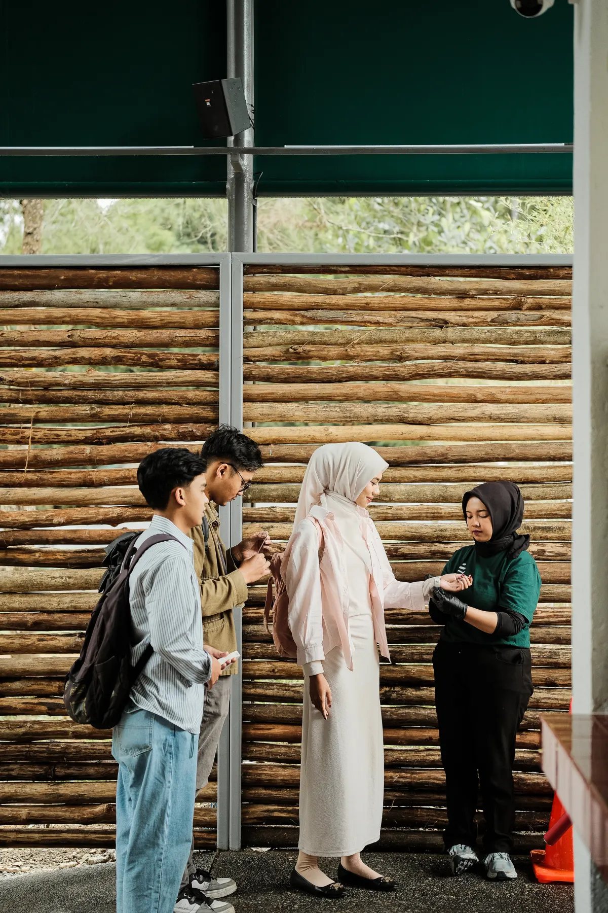 Guests preparing for their Jiwanta thermal spring experience